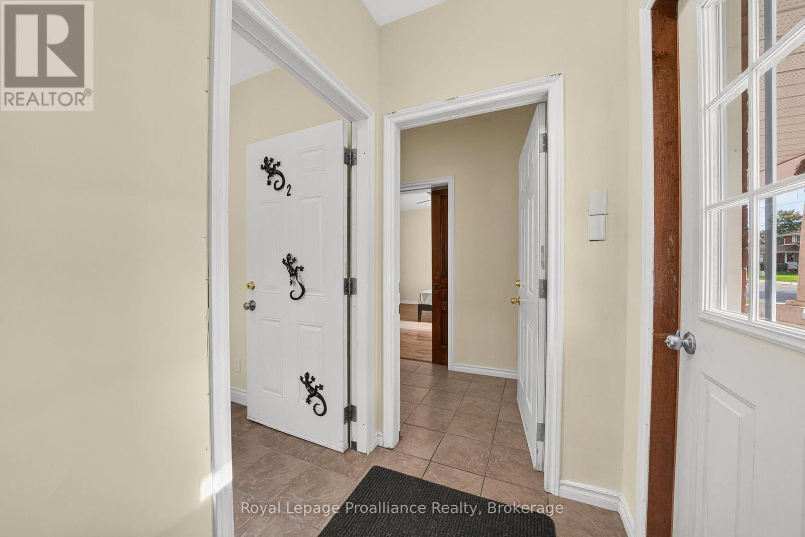 37 Lorne Avenue, Quinte West, ON photo 4