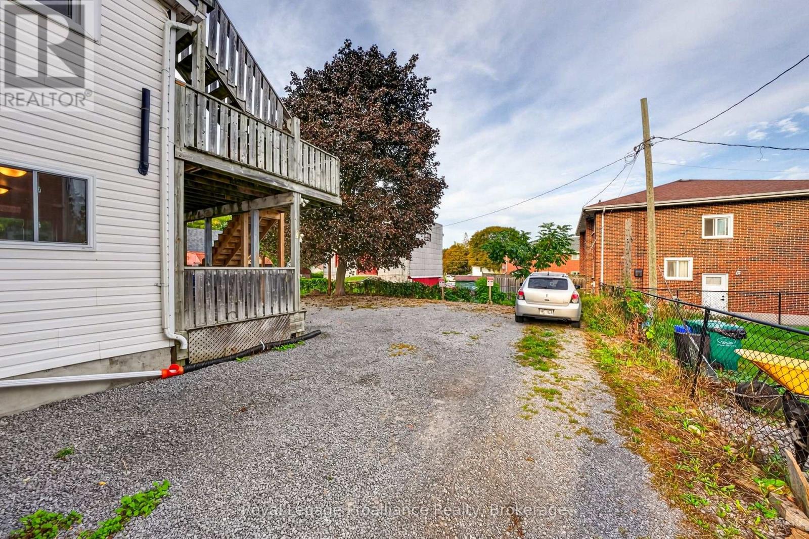 37 LORNE AVENUE - 44