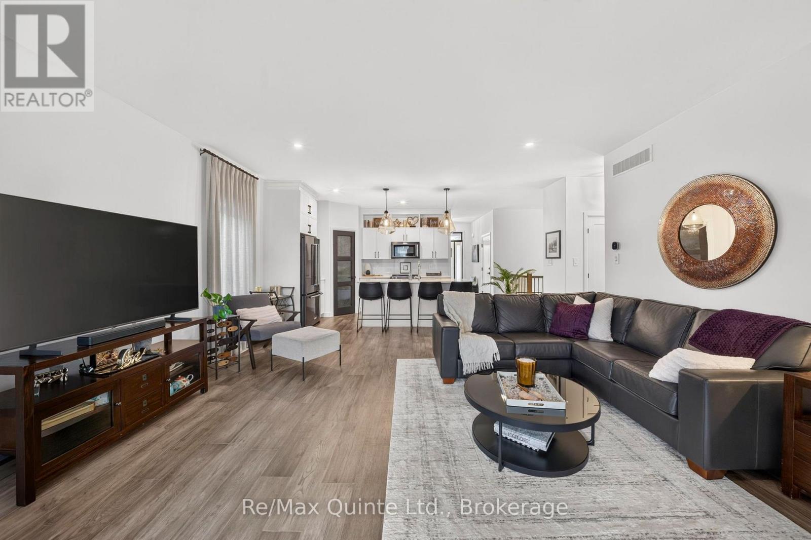 9 PEACE RIVER STREET - 11