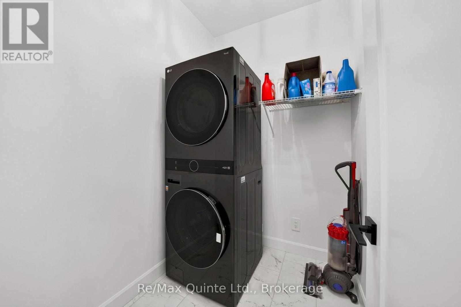 9 PEACE RIVER STREET - 18
