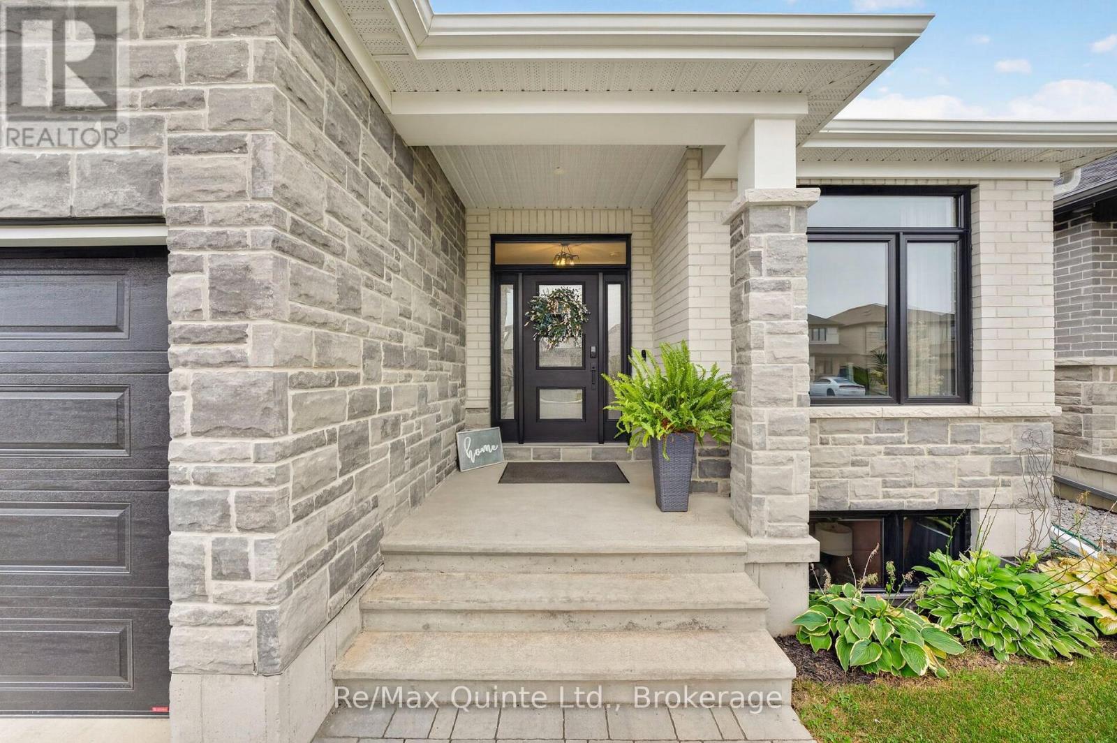 9 Peace River Street, Belleville, ON photo 2