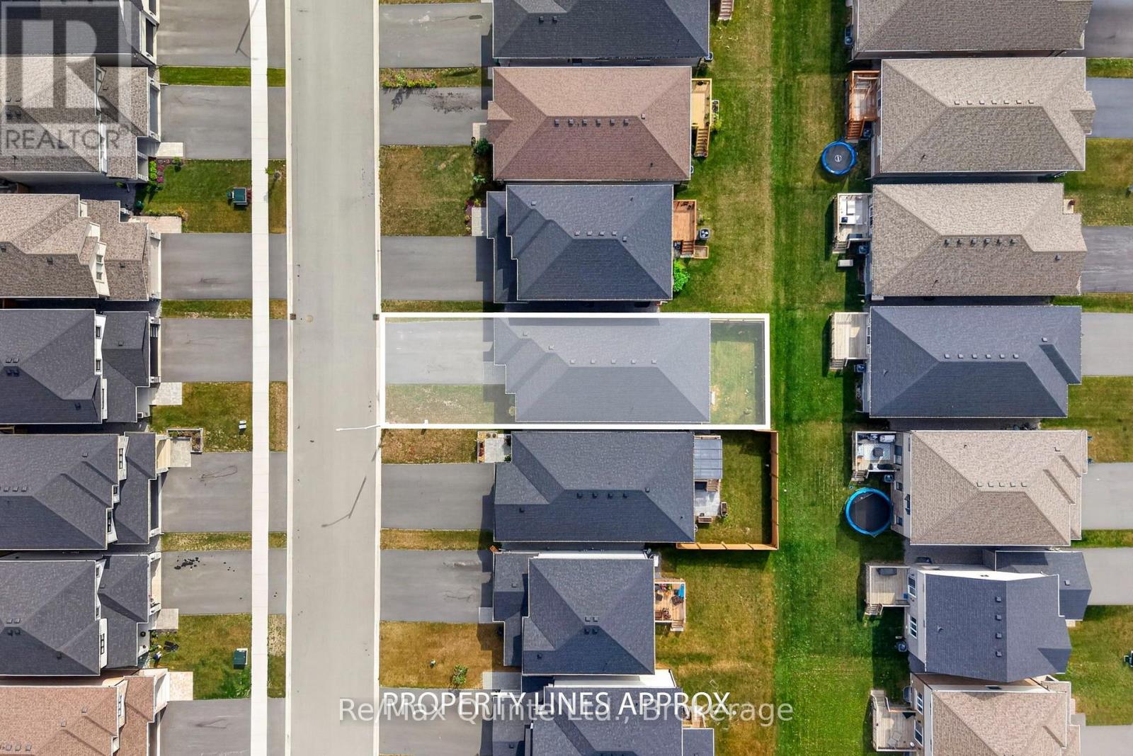 9 PEACE RIVER STREET - 26