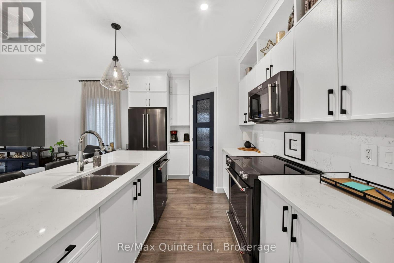 9 Peace River Street, Belleville, ON photo 7