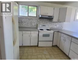 Living room - 130 26th Street W, Prince Albert, SK S6V4P9 Photo 8