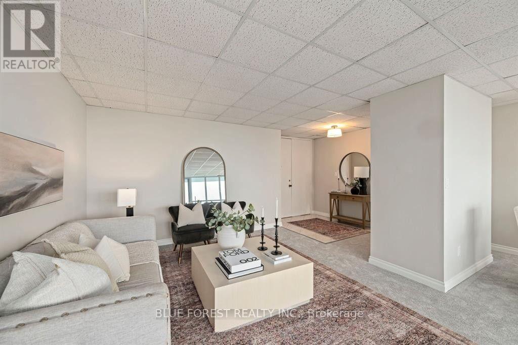 389 Dundas Street — photo 16