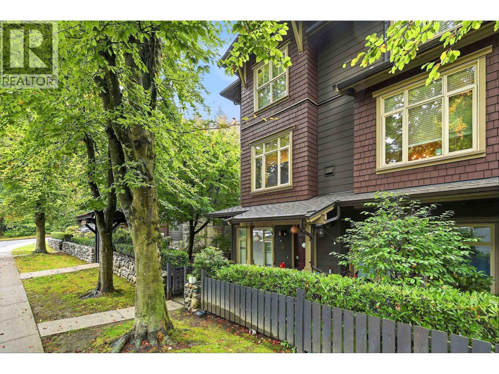 246 600 PARK CRESCENT, New Westminster