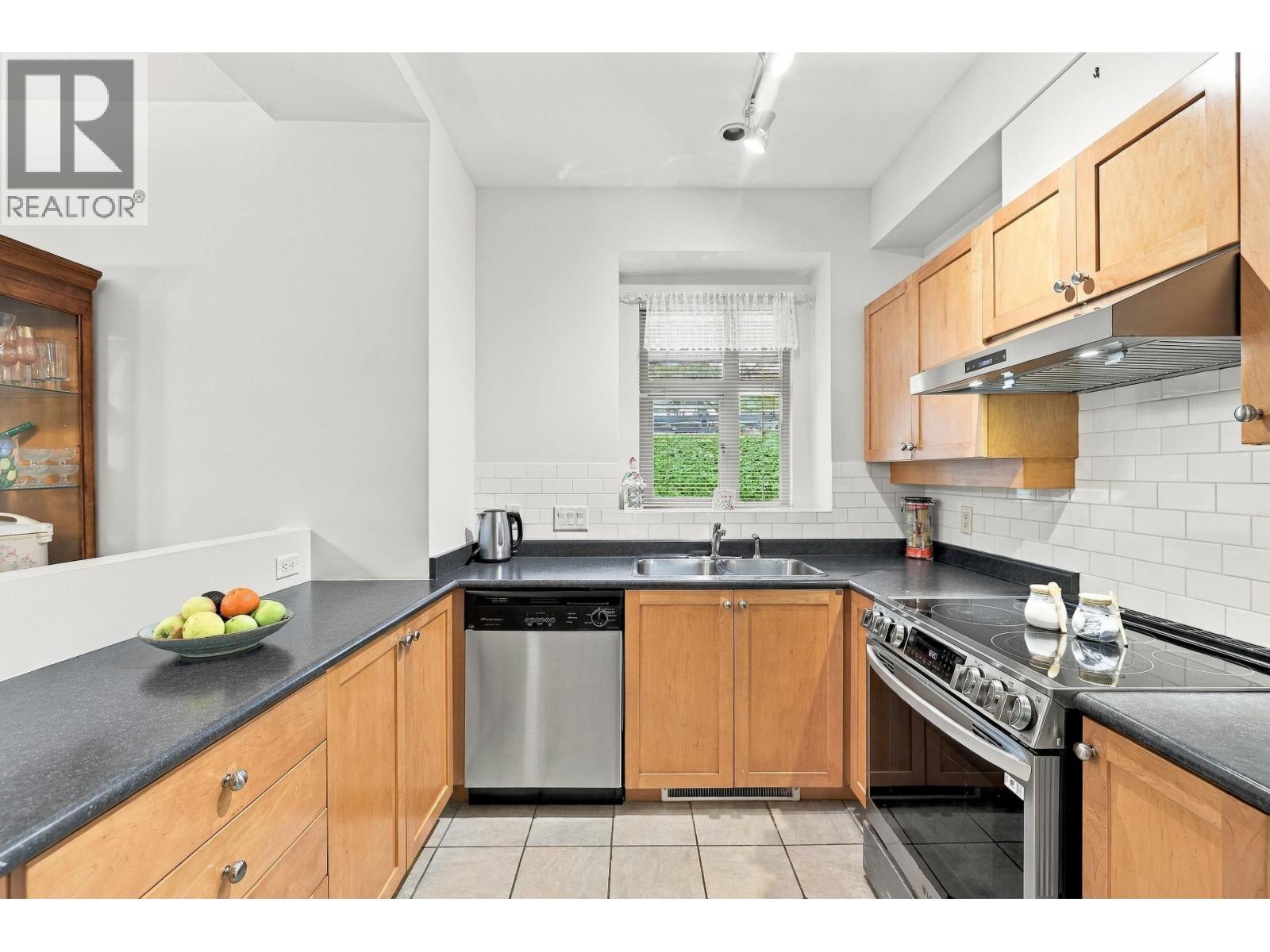 246 600 PARK CRESCENT, New Westminster