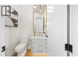 4pc Bathroom - 1908 5 Street Ne, Calgary, AB T2E3X5 Photo 8