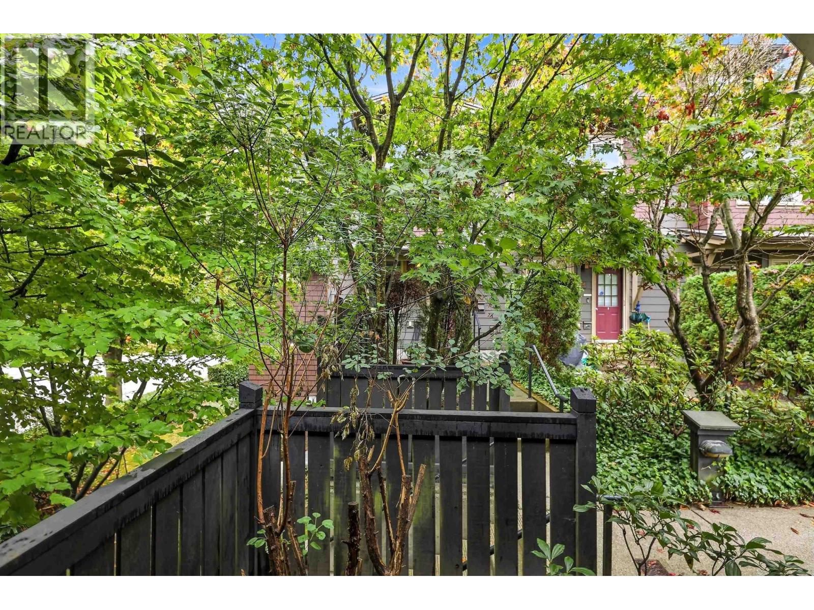 246 600 PARK CRESCENT, New Westminster