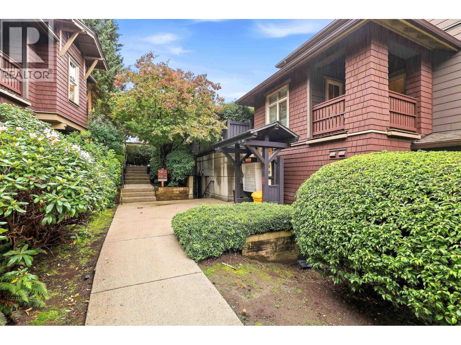 246 600 PARK CRESCENT, New Westminster