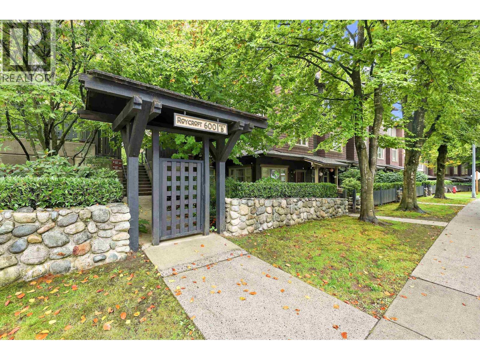 246 600 PARK CRESCENT, New Westminster