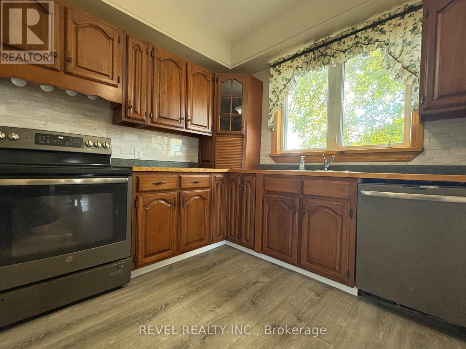 106 FIFTEENTH AVENUE - 7
