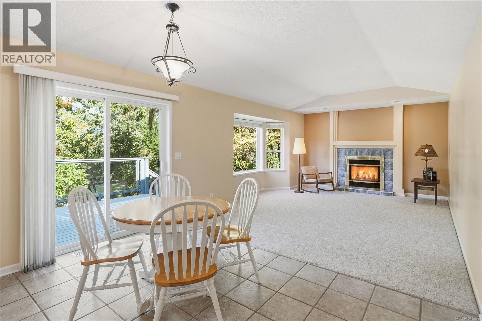 821 Shorewood Dr, Parksville