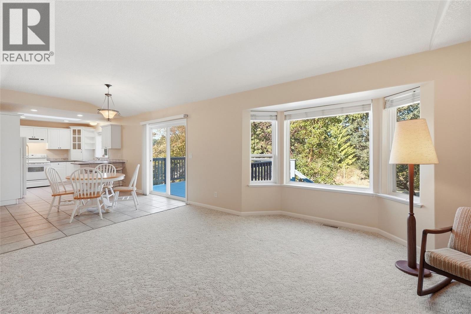 821 Shorewood Dr, Parksville