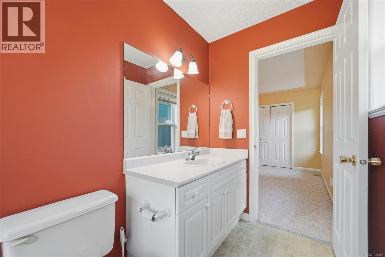 821 Shorewood Dr, Parksville