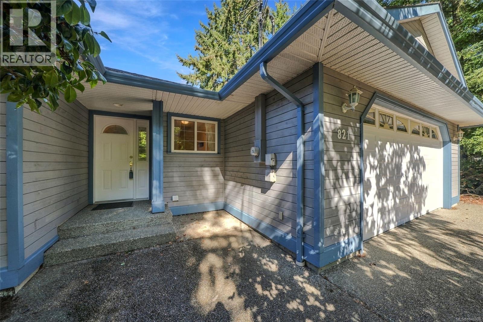821 Shorewood Dr, Parksville