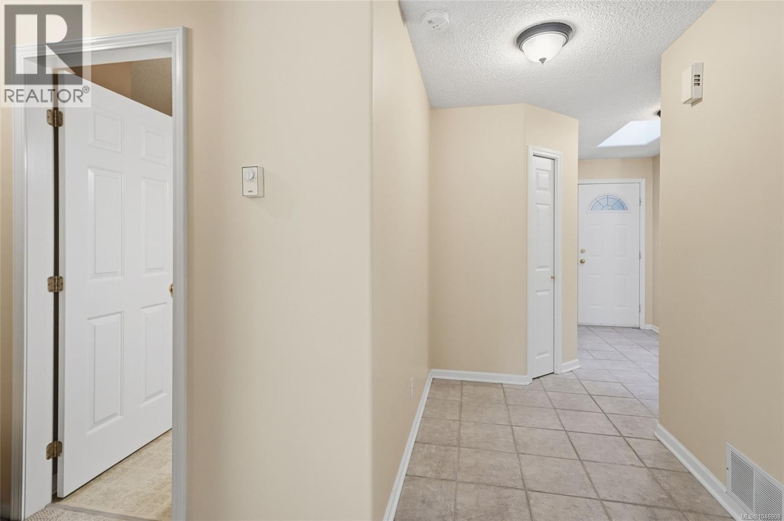 821 Shorewood Dr, Parksville