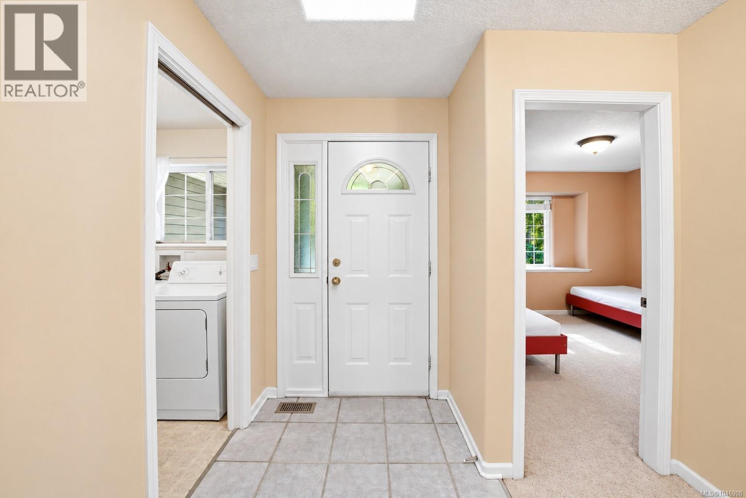 821 Shorewood Dr, Parksville