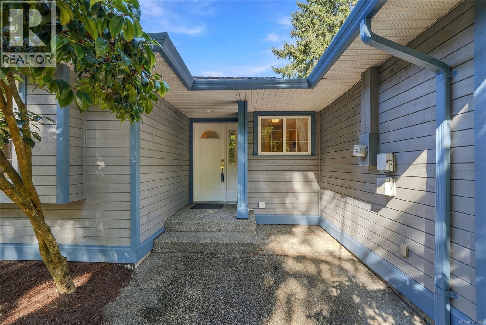 821 Shorewood Dr, Parksville