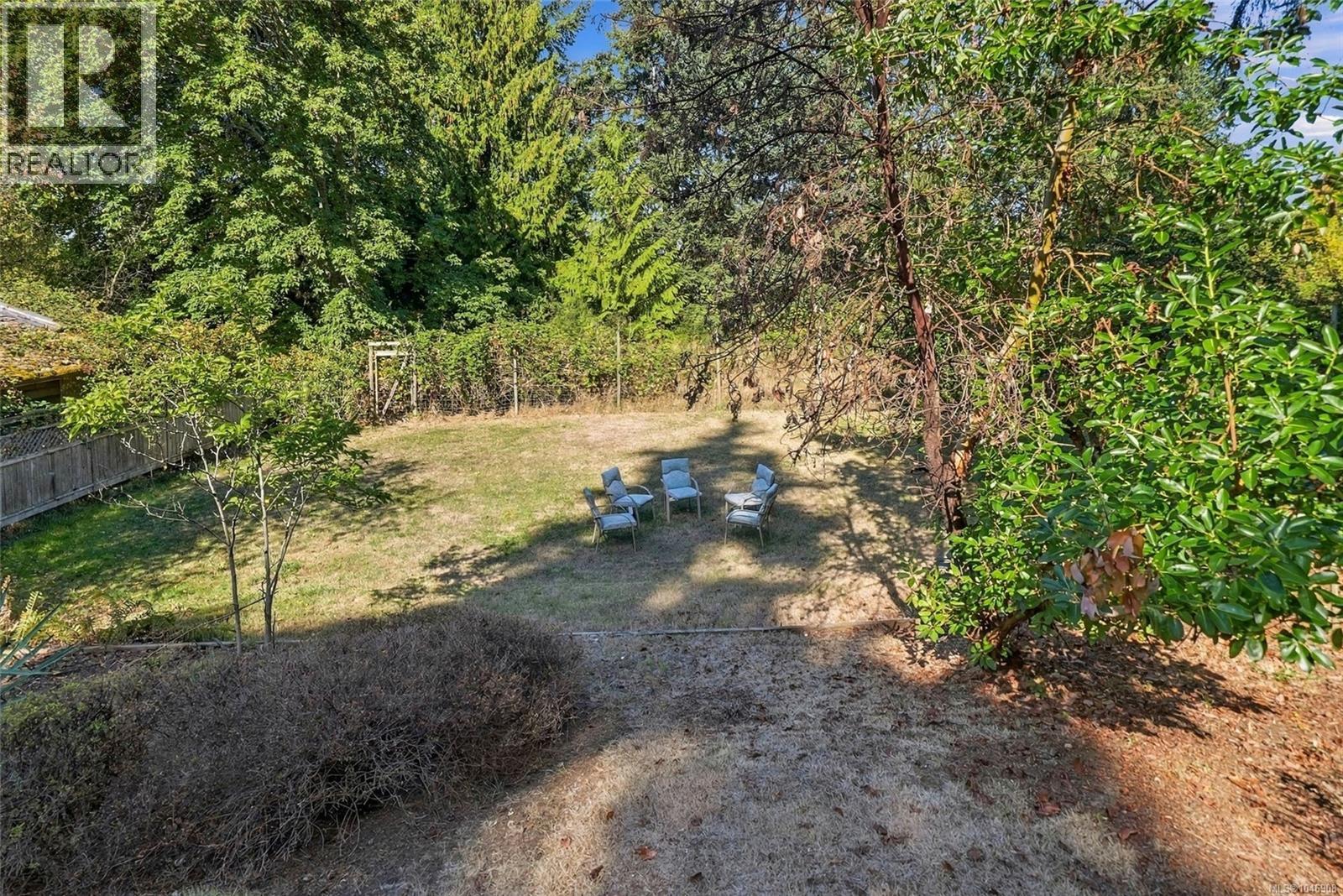 821 Shorewood Dr, Parksville