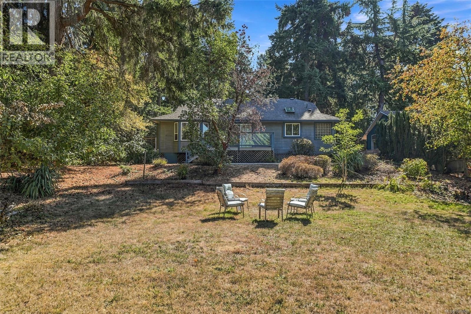 821 Shorewood Dr - 33