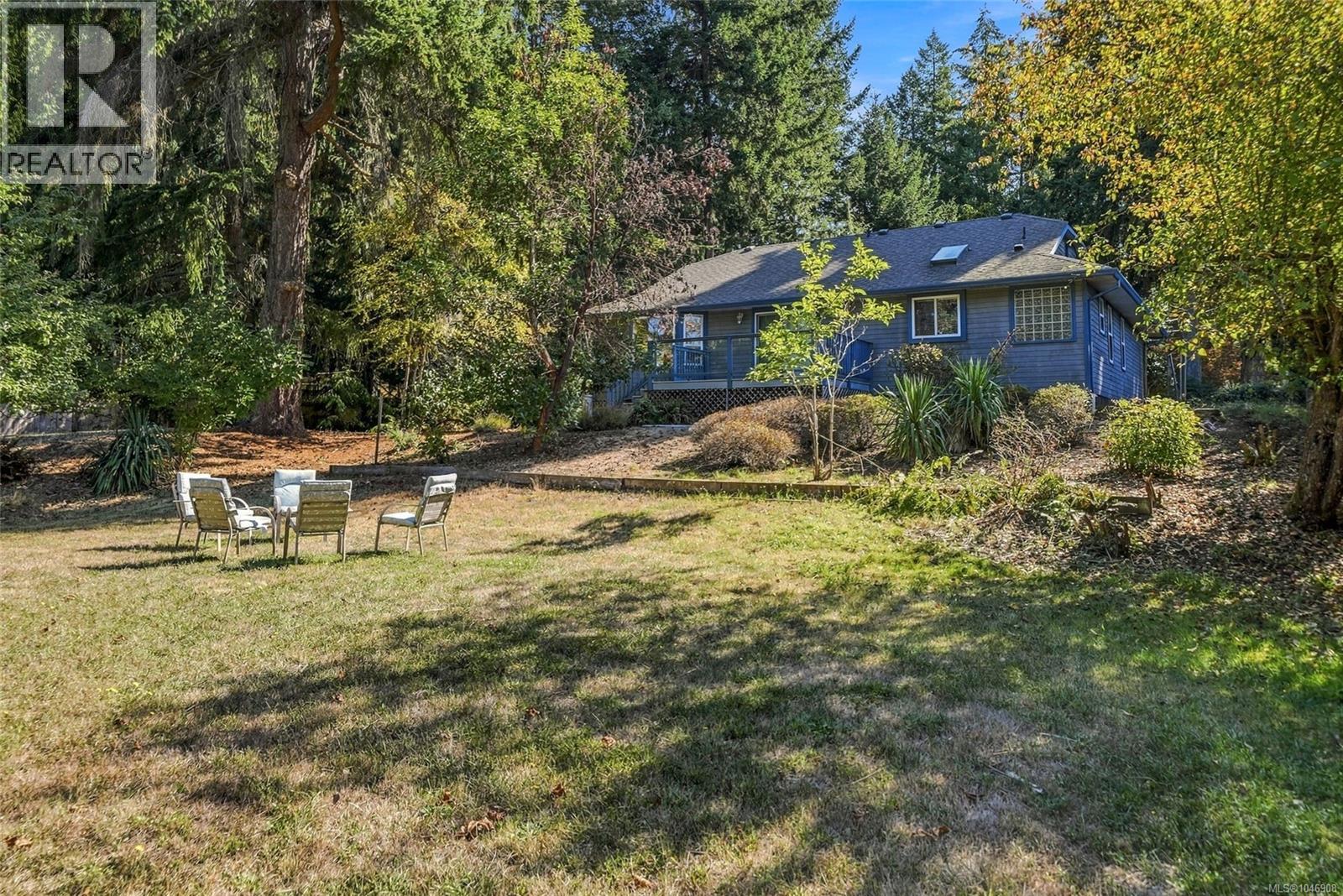 821 Shorewood Dr, Parksville