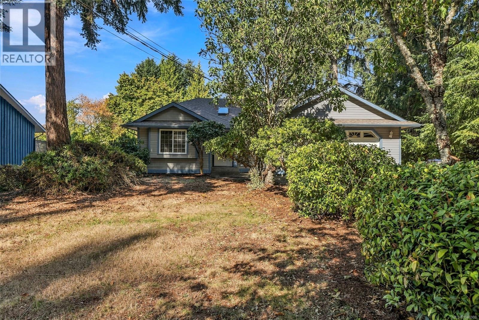 821 Shorewood Dr, Parksville