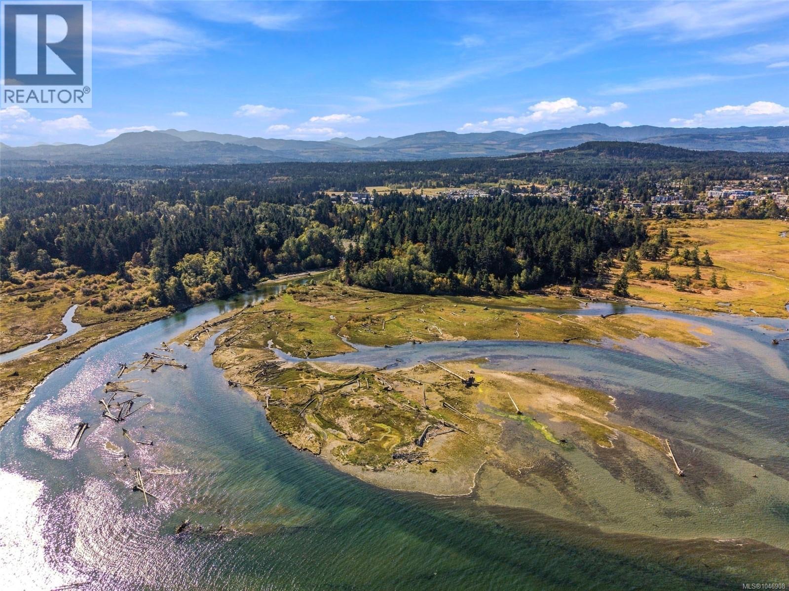 821 Shorewood Dr, Parksville