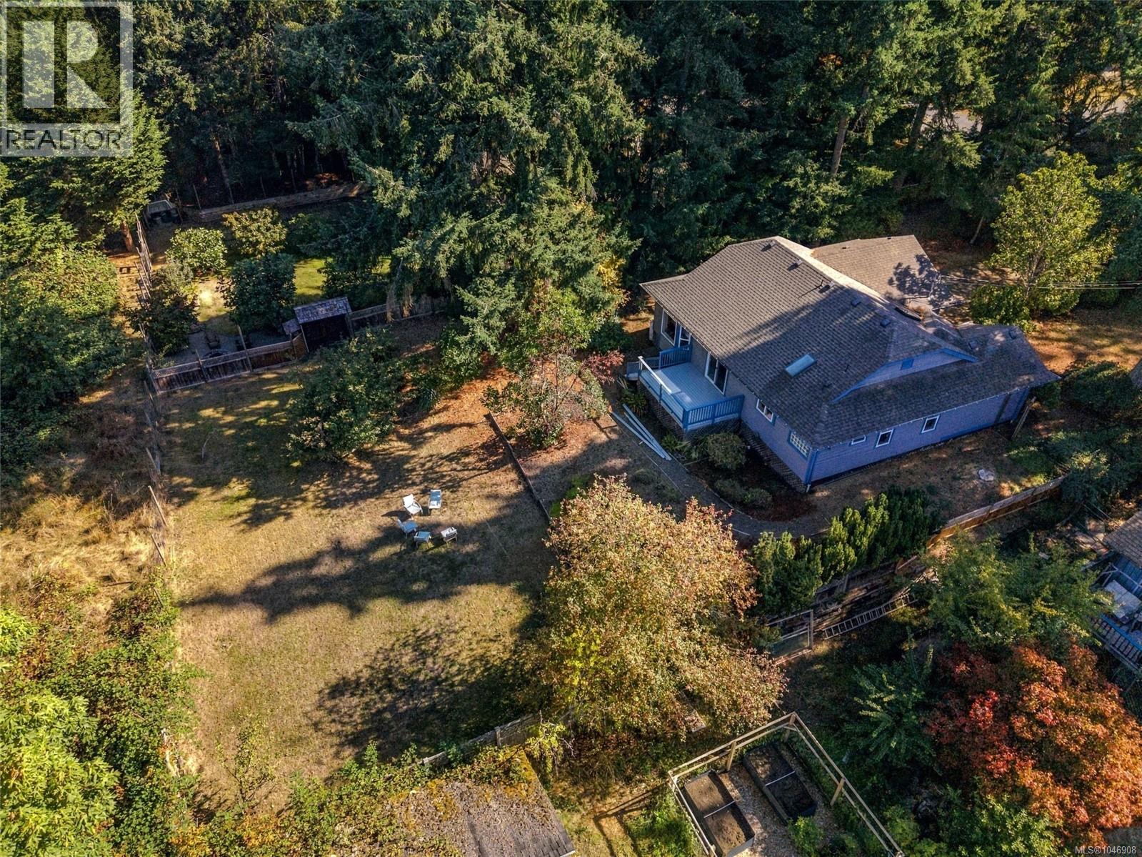 821 Shorewood Dr, Parksville