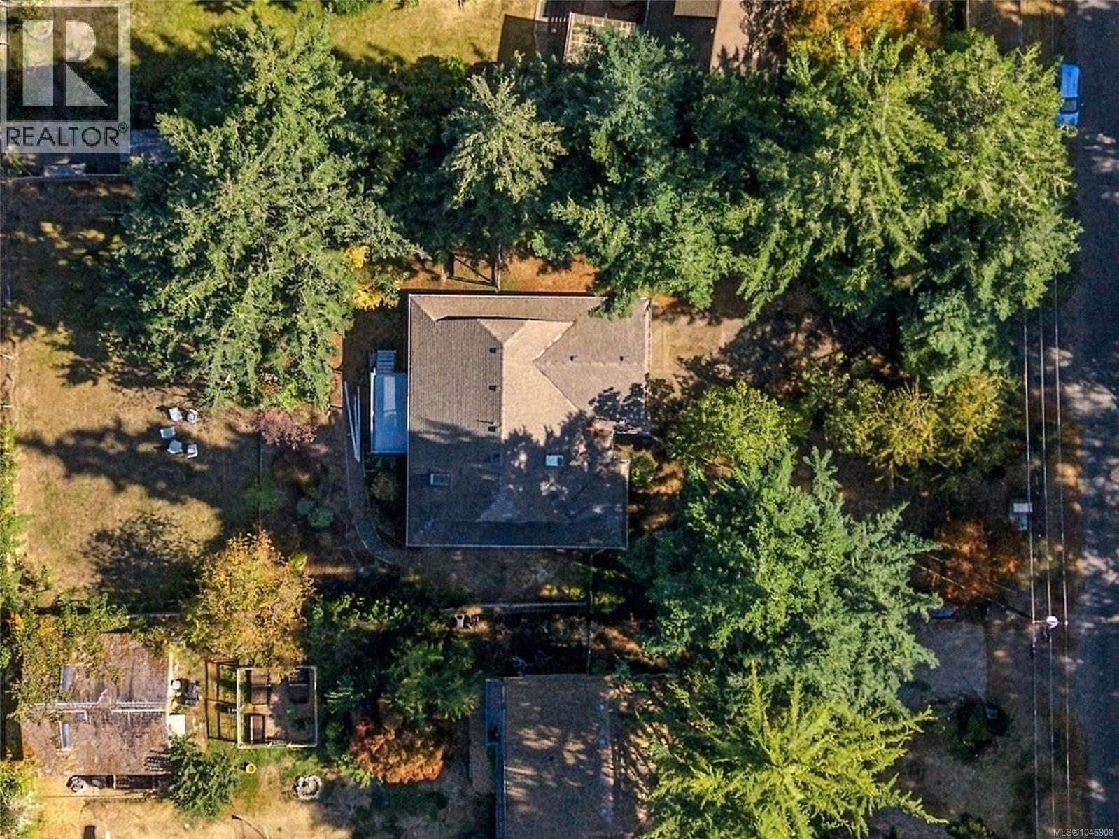 821 Shorewood Dr, Parksville