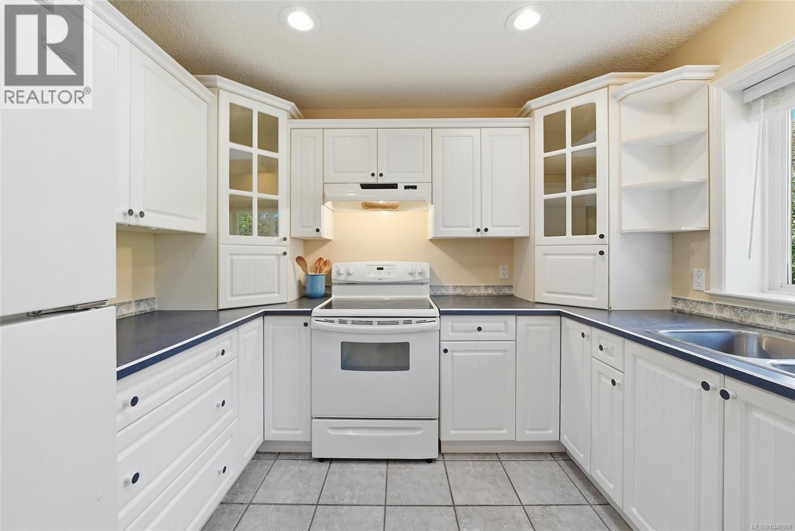 821 Shorewood Dr - 9