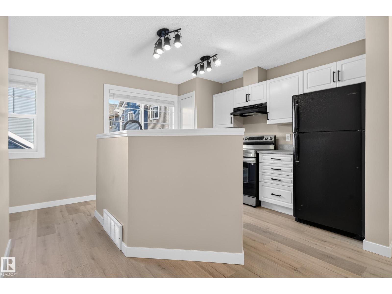 #22 8304 11 AV SW - 9