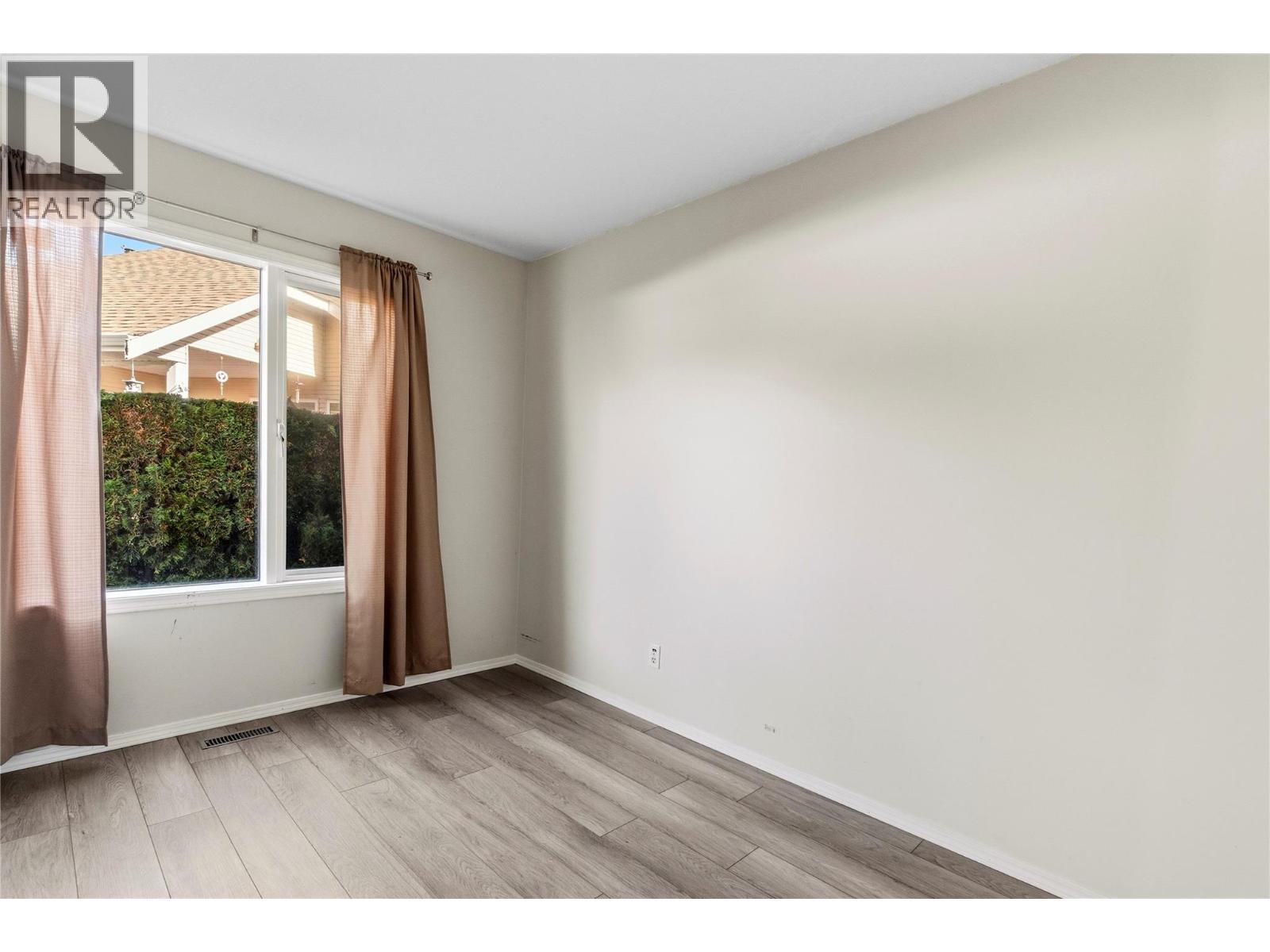 #6 600 10 Street SW - 12