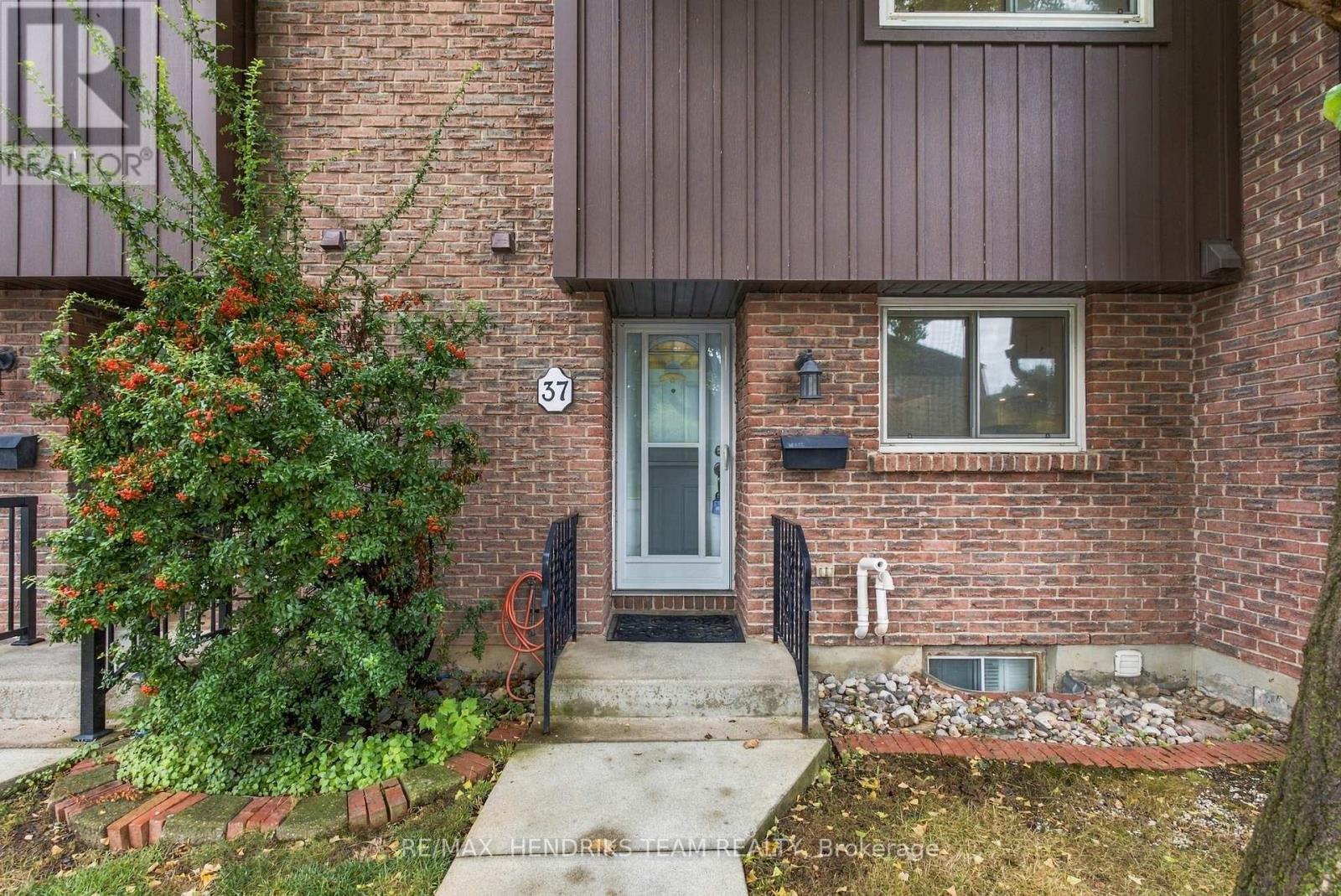#37 151 LINWELL ROAD - 2
