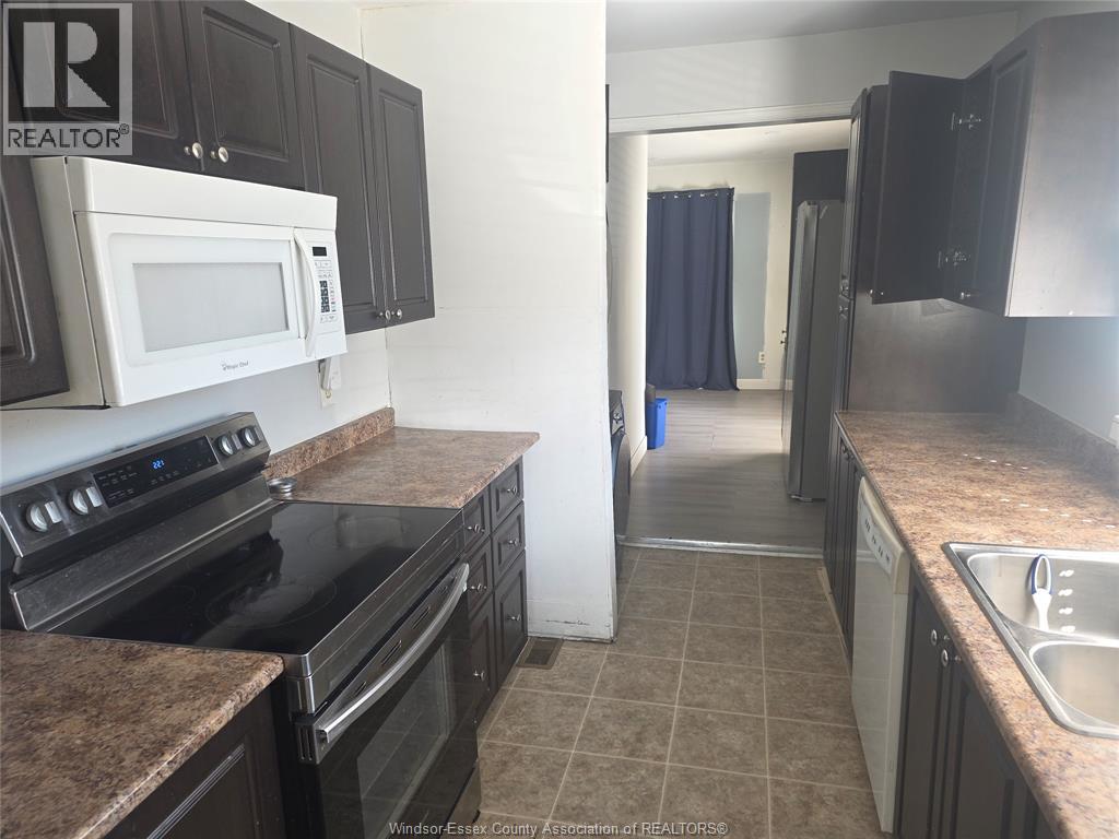 1108 Brock STREET - 2
