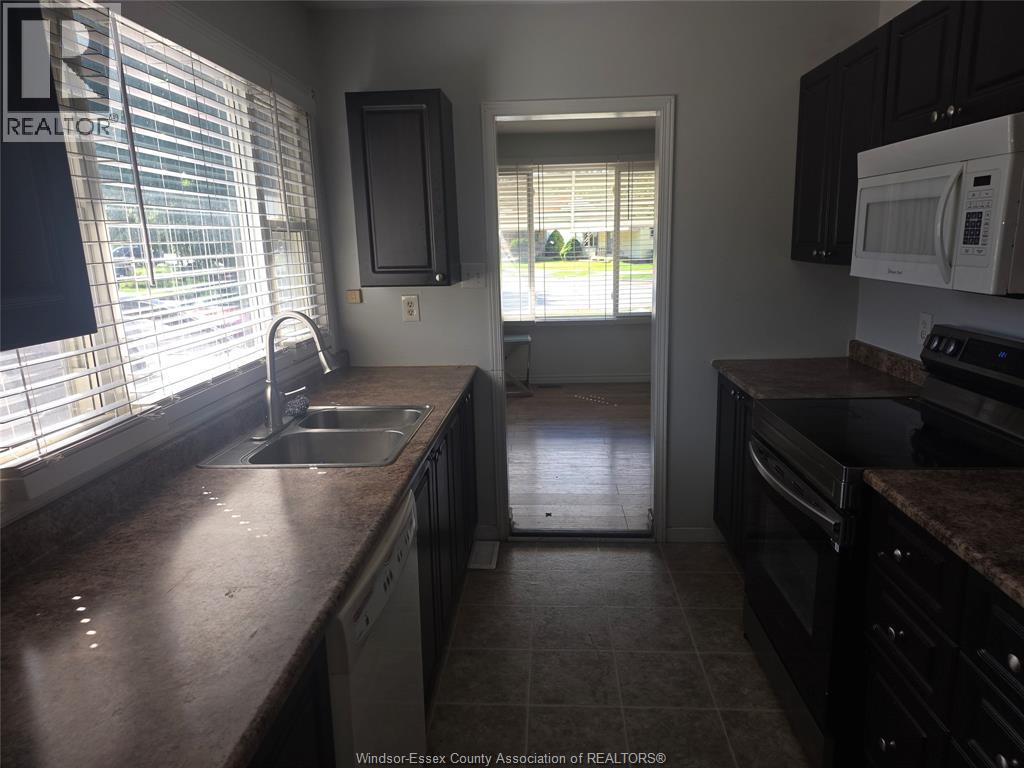 1108 Brock STREET - 3