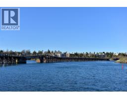 403 785 Tyee Rd, Victoria, BC V9A0G2 Photo 14