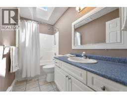 585 Hansen Ave, Langford, BC V9B5V2 Photo 26