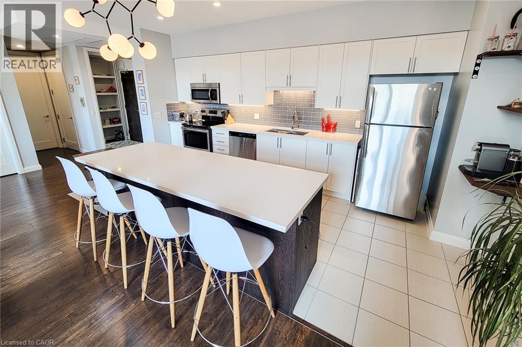 #912 112 KING Street E - 16