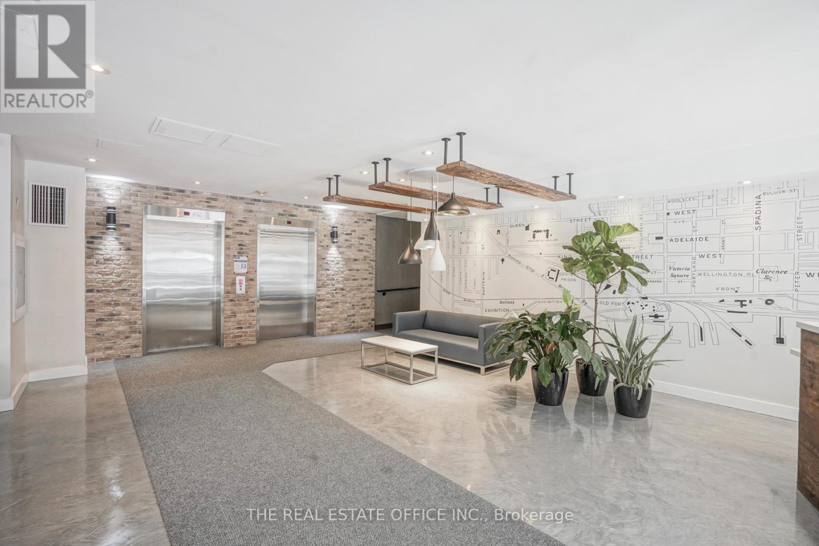 800 King Street West — photo 27