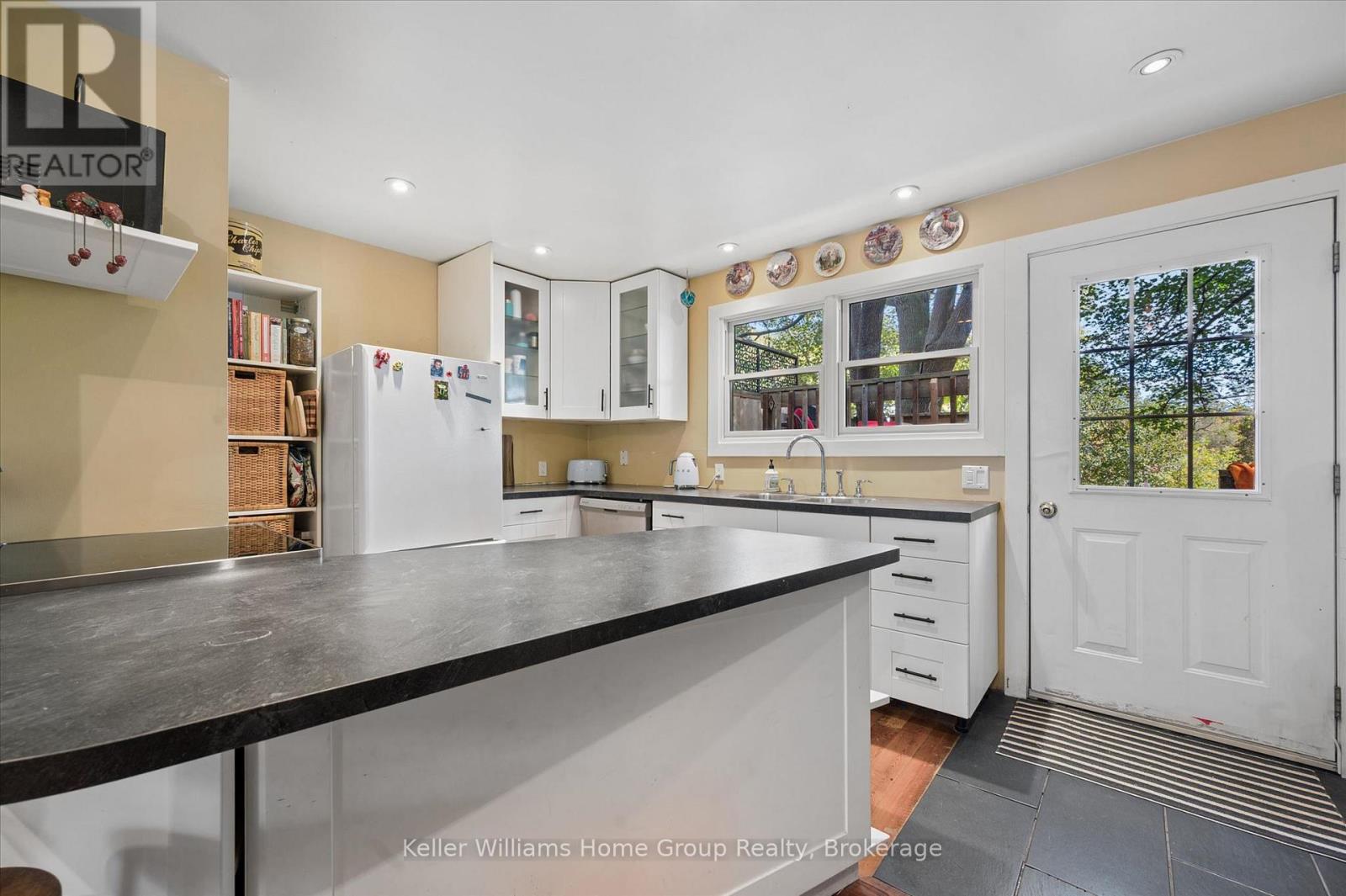 452 ST ANDREW STREET W - 10