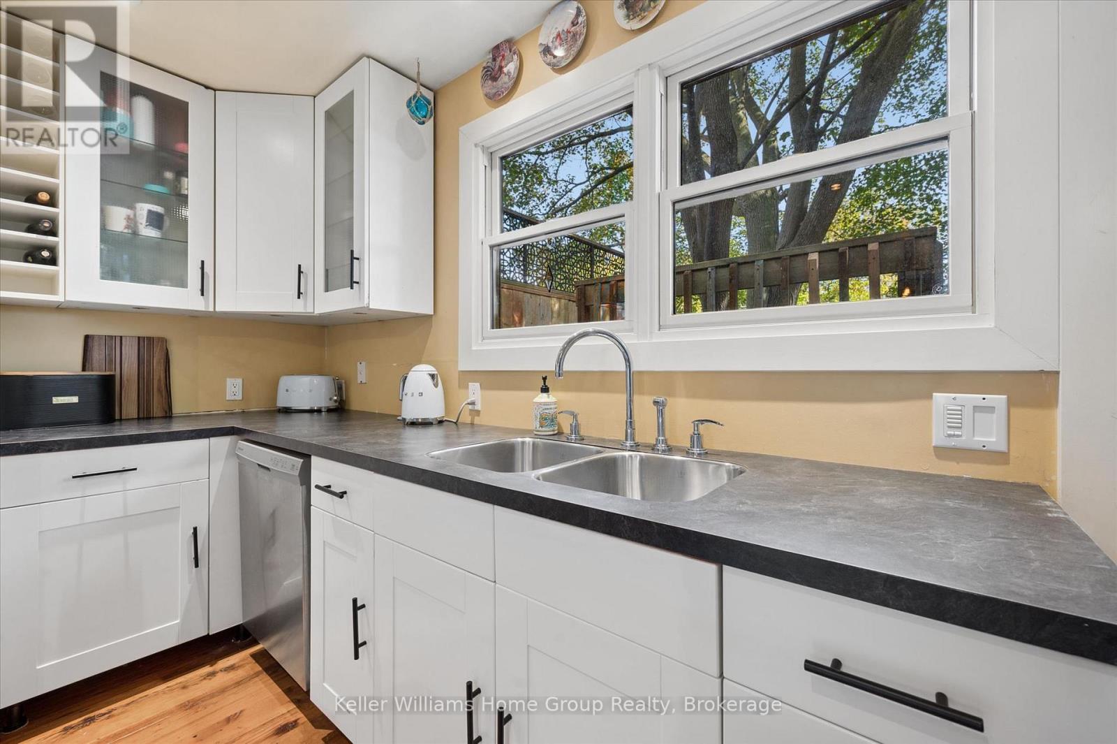 452 ST ANDREW STREET W - 11