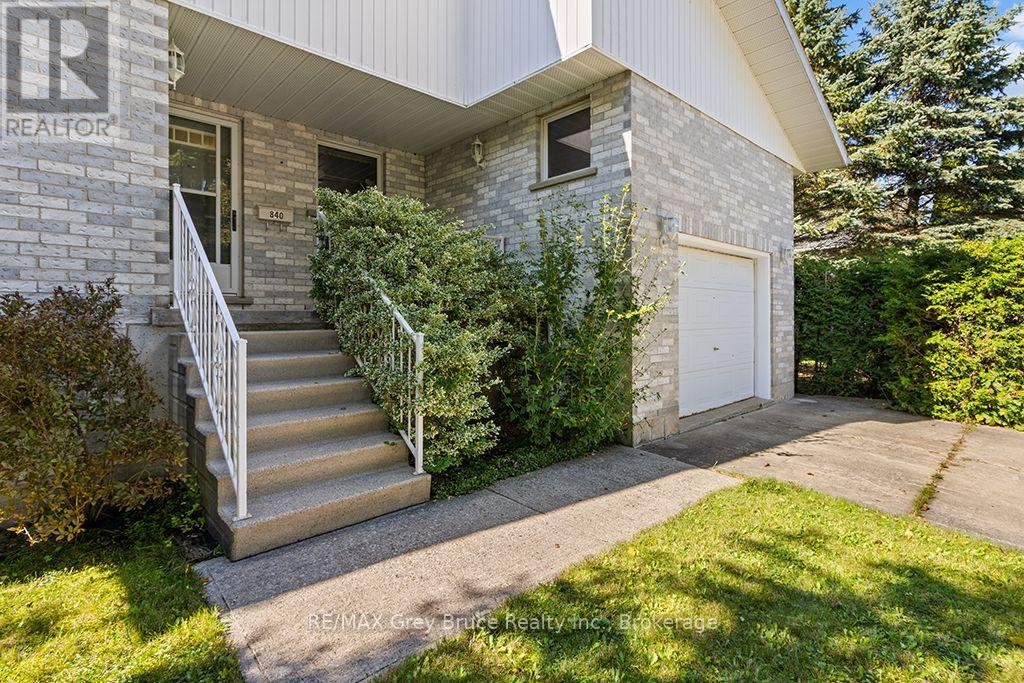840 MCNAUGHTON STREET - 4