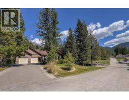 Full ensuite bathroom - 8128 Duby Road, Radium Hot Springs, BC V0A1M0 Photo 7