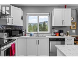 3pc Ensuite bath - 7151 Dunwaters Road, Kelowna, BC V1Z3W5 Photo 12