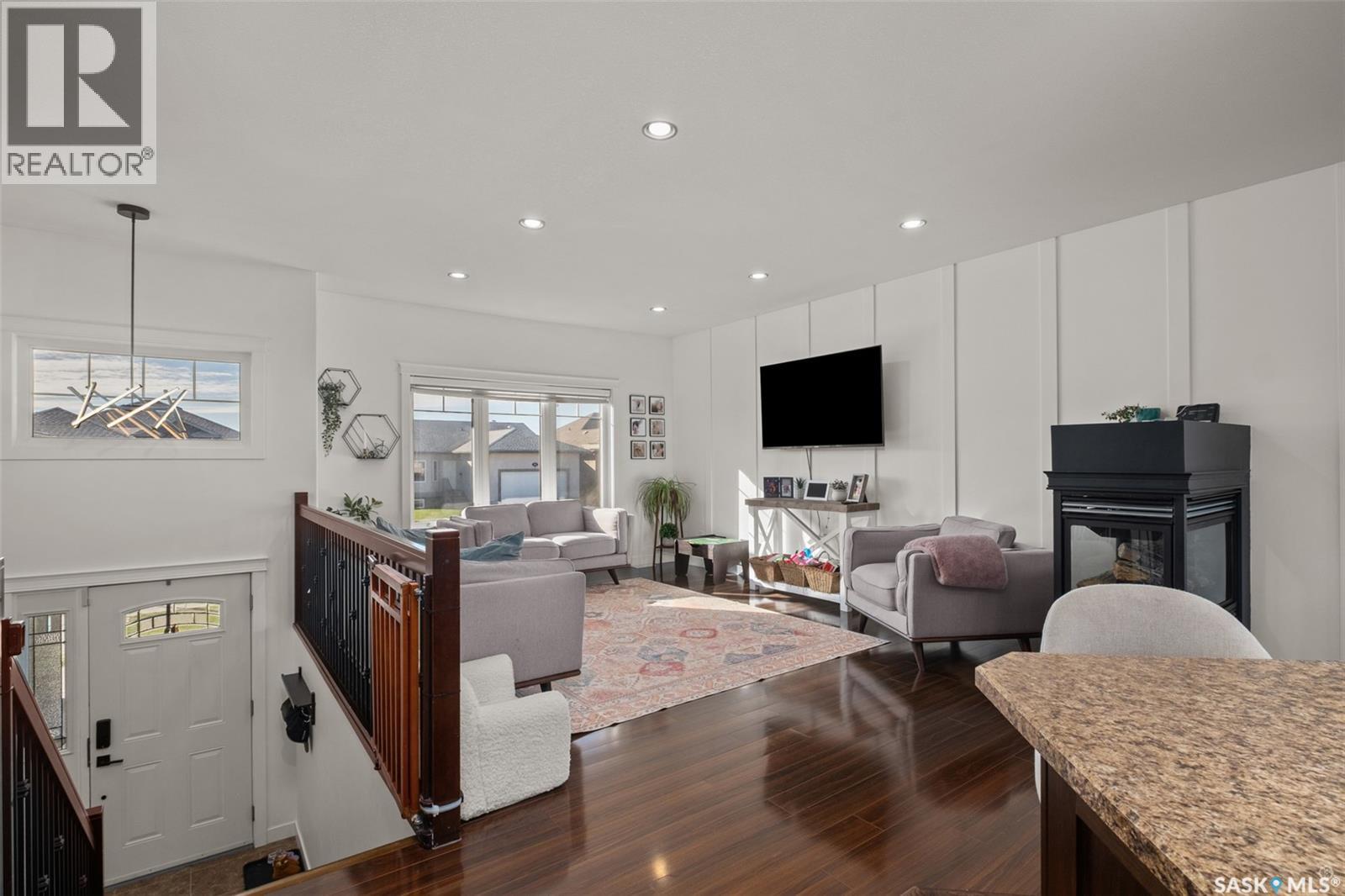 52 Coombe DRIVE - 2