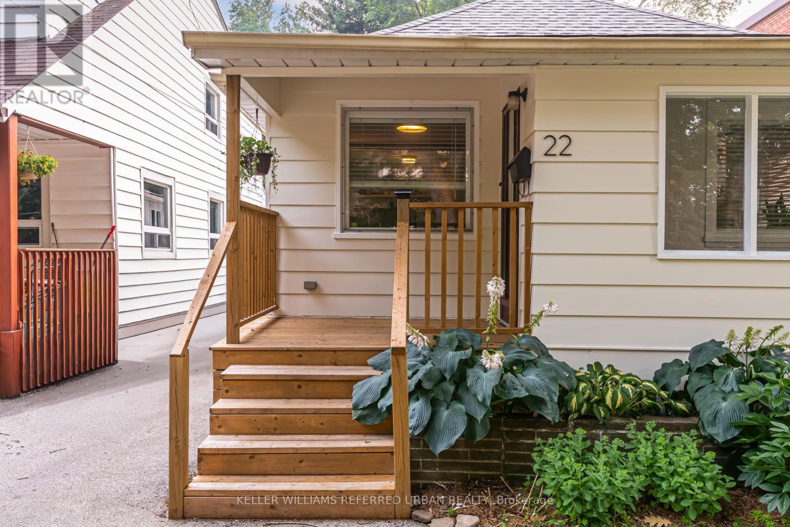22 Long Branch Avenue, Toronto, ON photo 3