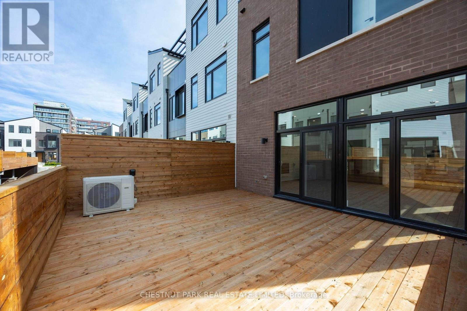 20 Lou Parsons Way — photo 40