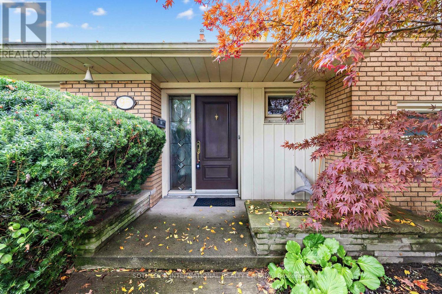 95 Princess Anne Crescent, Toronto, ON photo 3