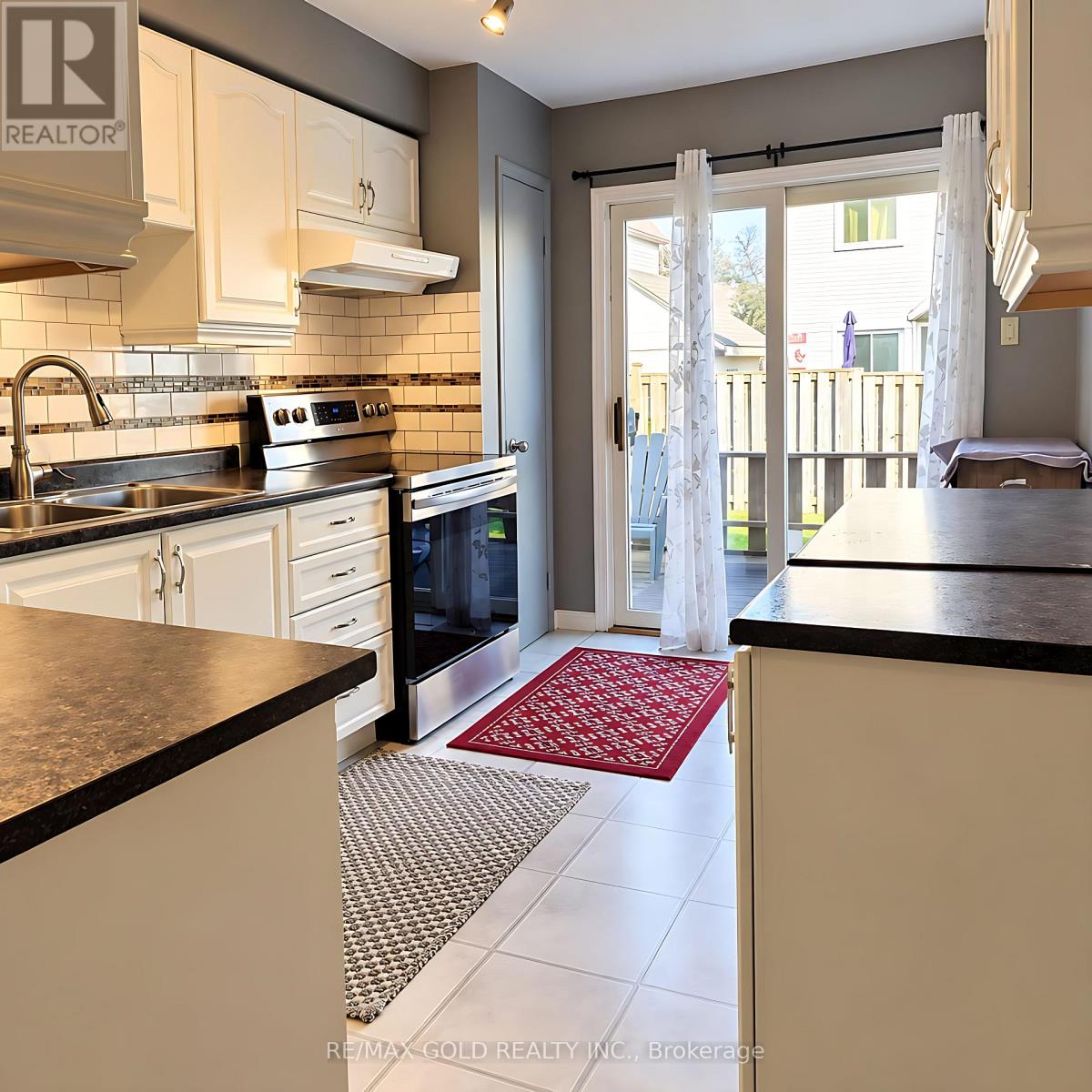 32 Steven Court, Brampton, ON photo 6